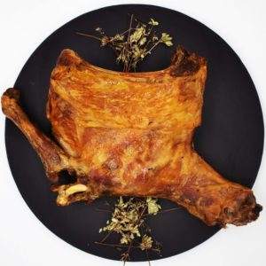 Cuarto de cabrito asado